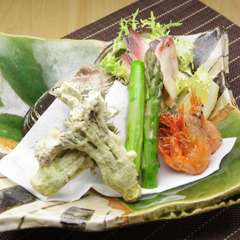 季節の魚介と山菜の盛り合わせ