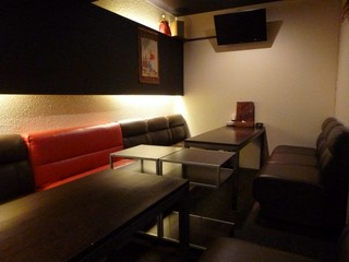 個室はソファー席です。