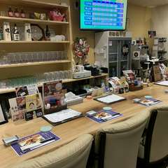 イスでゆっくりくつろげるカウンター。