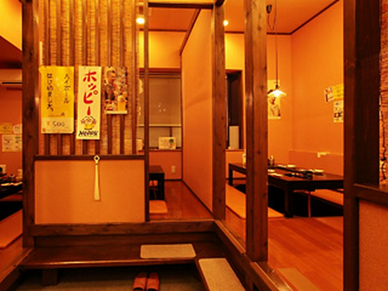 靴を脱いで寛げるお席です