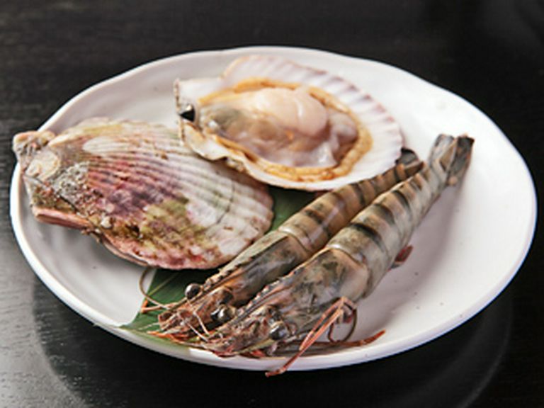 「海鮮鉄板焼き」にはピチピチの素材を揃えています！　