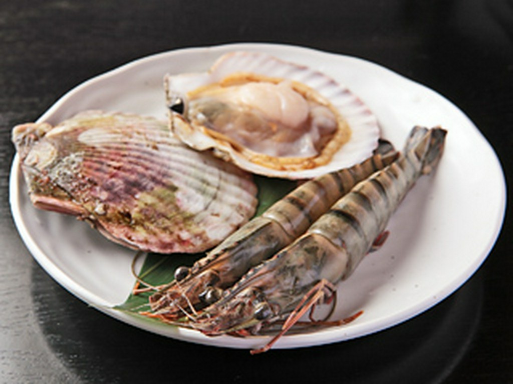 「海鮮鉄板焼き」にはピチピチの素材を揃えています！　