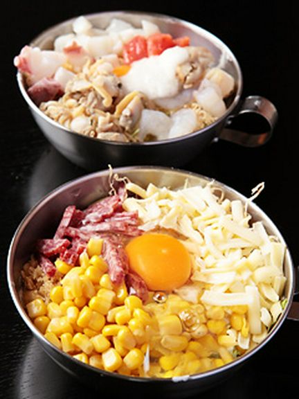 お好み焼きは600円〜。定番から新メニューまで各種ございます