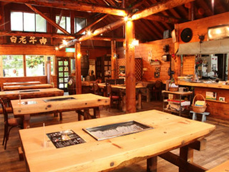 グループでのお食事は、ログハウスで焼肉で決まり!