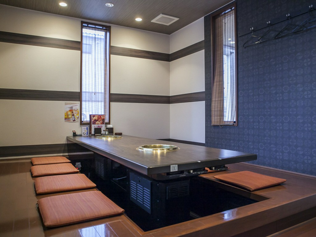 掘りごたつ式の個室完備しております