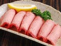 タンの根本部位で柔らかく脂の乗りも最高です。