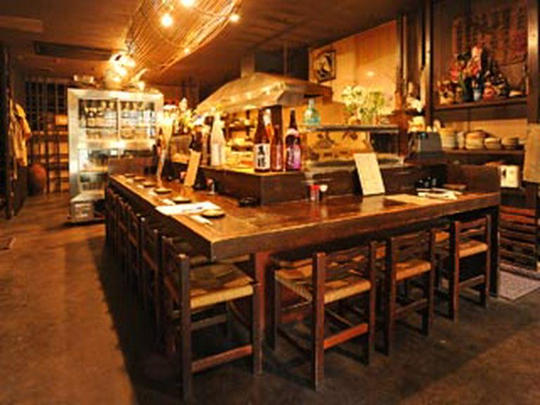 気軽に飲めるカウンター席