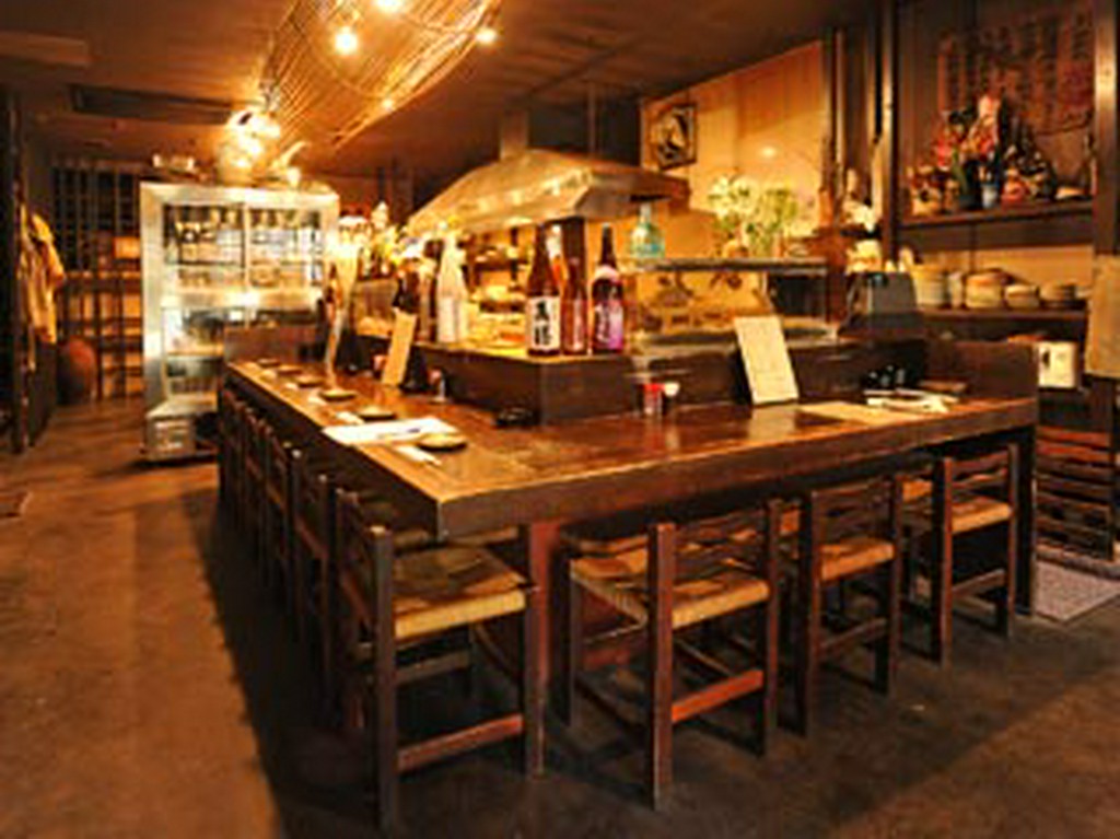 気軽に飲めるカウンター席