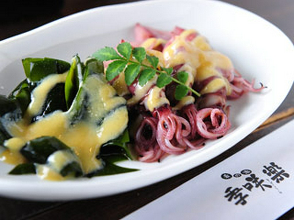 ほたるイカとわかめの辛し酢みそ～季節限定～