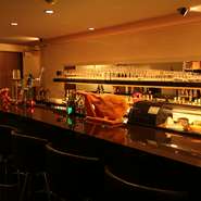 広めの間隔で7席ございます