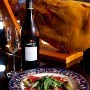 骨付の生ハムの圧倒的な存在感！