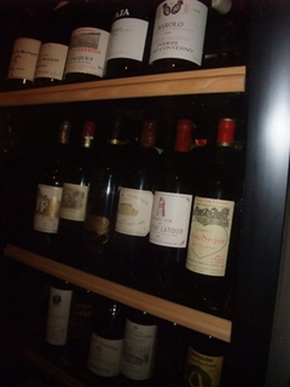 銘醸ワインが保管されたワインセラー