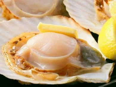 活ほたて貝の炭火焼バター醤油