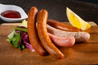 プレーン・ペッパー・ハーブ・スモーク・チョリソーの国産豚肉を
使用した五種類の盛合せ。ビールのおつまみにどうぞ!