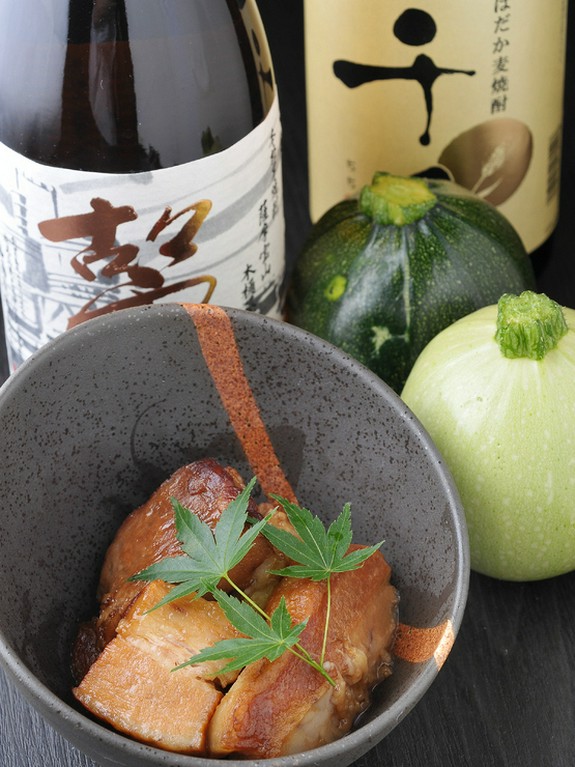 地元豊田市の“三州豚”を使った、とろとろ角煮（温玉添え）