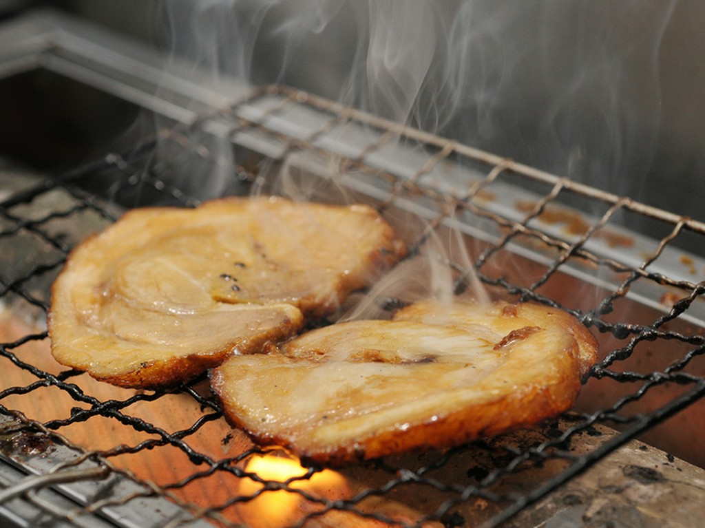 炙りチャーシューを使ったおつまみも充実！