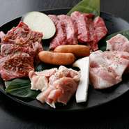 塩タン、カルビ、鶏モモ、豚トロ、ハラミ、ウインナー