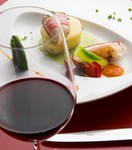 ◆前菜料理
◆オニオングラタンスープ 又は 本日のスープ
◆本日のメインディッシュ
◆パン
◆デザート　
◆デミタスコーヒー