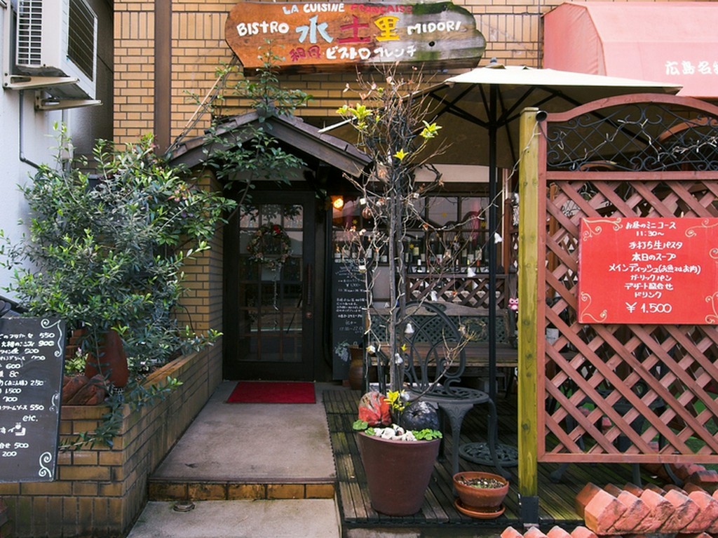 女性が気軽に楽しめる洋風居酒屋