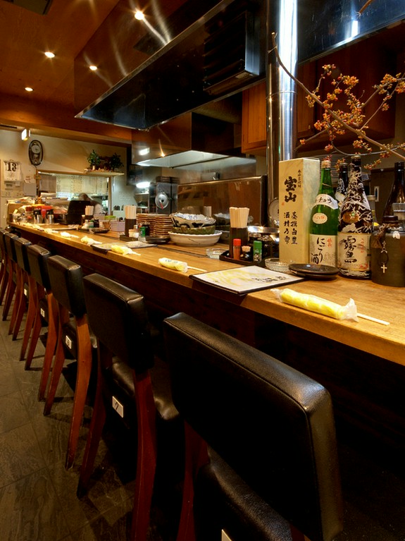 カウンター席もございます。