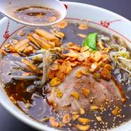 ゴマベースになっているラーメンです。漆黒のスープはインパクトも十分です。味も意外とあっさり。