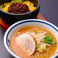 710円～800円とリーズナブル。ラーメンともう一品ついた、大変お得なセットになっております。
