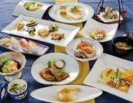 ◇前菜６品、
◇御造り
◇天ぷら、
◇魚料理
◇牛ロースステーキ、
◇うどん、茶碗蒸し、
◇デザート　etc.