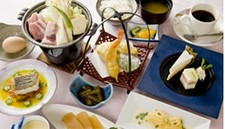 地産の食材をたっぷり使った和食メニューです。四季折々の食材をお愉しみ下さい。