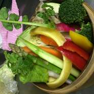 春の野菜を先取り。春菜バーニャカウダや春菜の中華塩炒め等、人気です。
