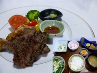 那須黒毛和牛いちぼうステーキメインのお膳です
選べるご飯（白米・玄米・中華粥）・お味噌汁・漬物・小鉢2品・サラダ・甘味・ドリンク１杯付