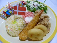 自家製キッズ炒飯・エビフライ・鶏唐・ポテト・サラダ・自家製玉子焼き・お菓子
飲み放題のドリンク付（お子様に限り）