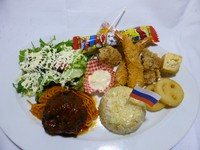 那須黒毛和牛100％自家製ハンバーグがメインでボリュームたっぷり
エビフライ・鶏唐・ポテト・ナポリタン・自家製玉子焼・ご飯・お菓子
デザートにミニパフェも
飲み放題のドリンク付（お子様に限り）
