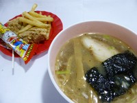 キッズラーメン・鶏唐・ポテト・お菓子
飲み放題のドリンク付（お子様に限り）