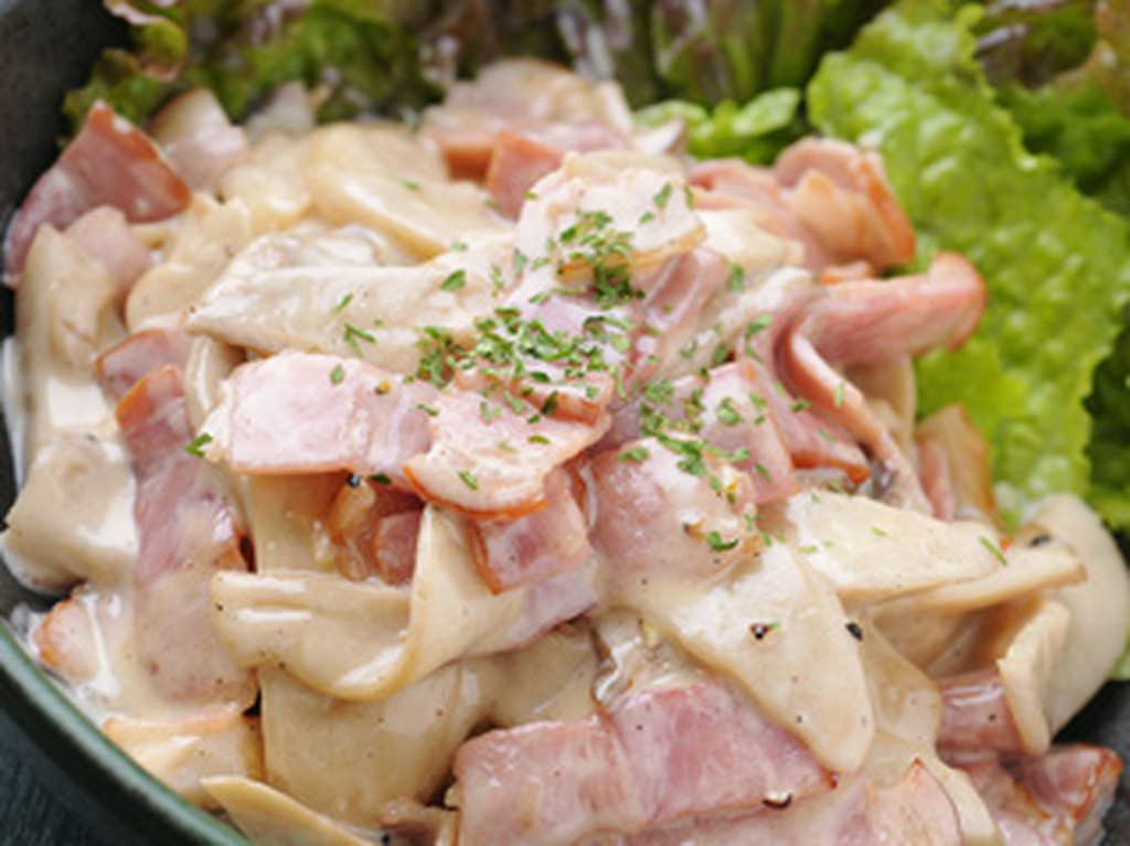 「エリンギベーコン炒め」など居酒屋メニューも充実!!