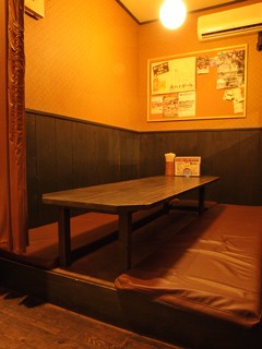 奥のお座敷個室は友人同士の飲み会にも最適