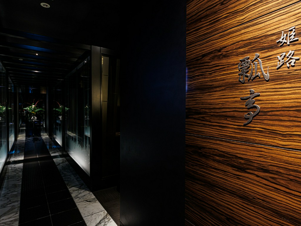 姫路中心部の隠れ家的店舗に、幻想的な空間が広がる