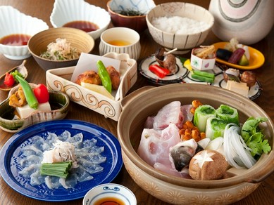 季節料理を会話の肴に。個室席もご用意しております