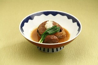 皮はしっかりとしているのに、骨ごと食べられる『さばの味噌煮』