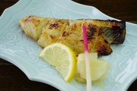西京味噌に漬け込んで焼いた銀だらは絶品！