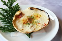 カニの甲羅ごと、まるごとグラタンに！