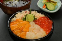 ウニ・カニ・甘エビ・いくら
（小）3300円~