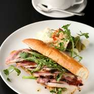 クレソンやルッコラセルバチコなどの野菜が気まぐれに入る場合がございます。