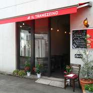 東北沢に新しくできたサンドイッチカフェ。ディナーはダイニングとしてワインと洋風料理をお楽しみください