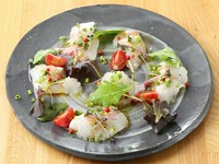 さっぱりと食べられ、前菜にもおすすめ『本日のカルパッチョ』 ※画像は一例。徳島県産石鯛。