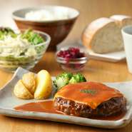 サラダ・スープ・ライス or 自家製パン（ライスは大盛り可）（ライス or パンのおかわり可）