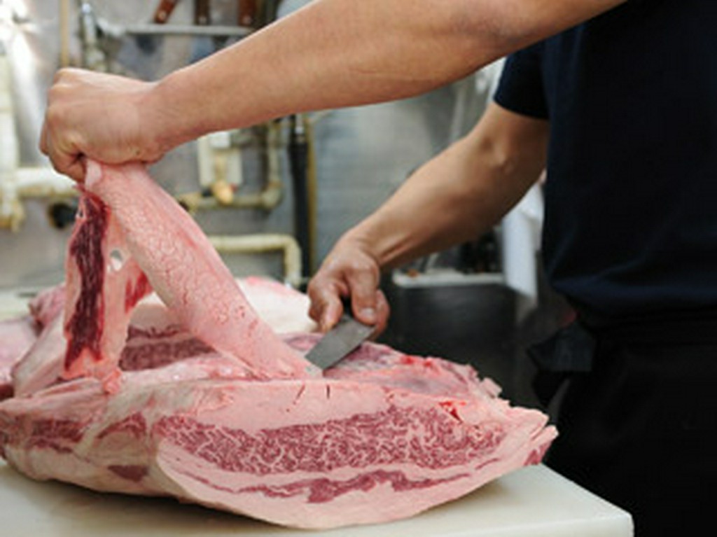 オーダーが入ってから切り分ける。