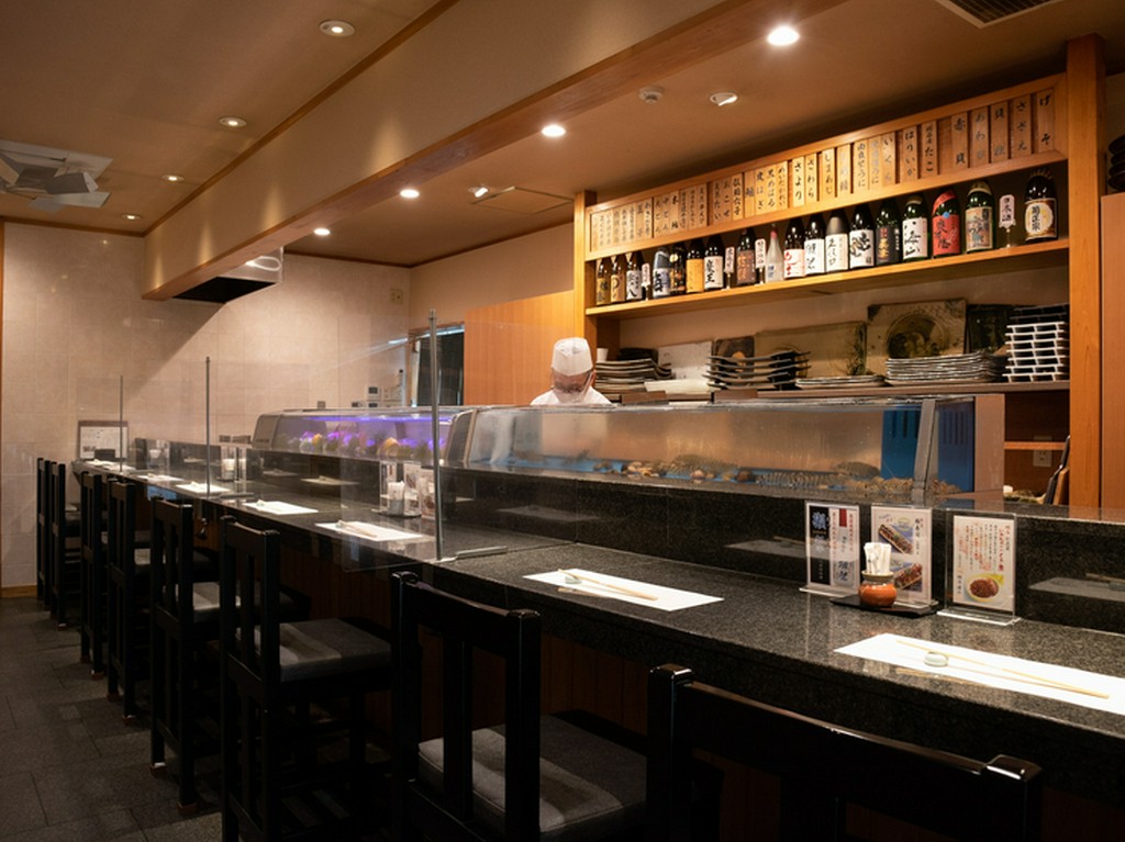 職人との会話も楽しめるカウンター席の心地良さ