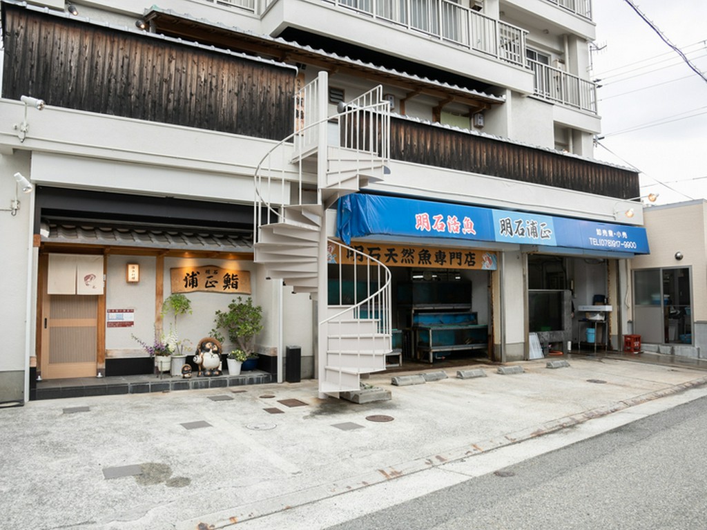 住宅街の中に紛れるかのように存在する、知る人ぞ知る寿司店