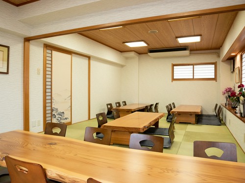 座敷の個室では、2～20名までの宴会可能
