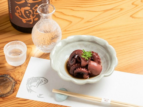 一人でゆっくり食事を楽しんでいる姿も